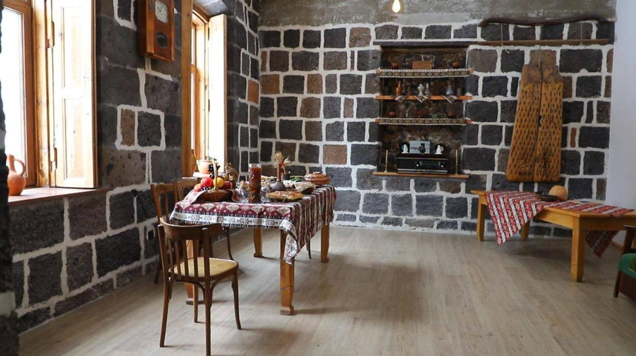 גיומרי Guesthouse Emma מראה חיצוני תמונה